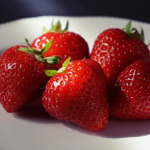 A bowl of strawberries
